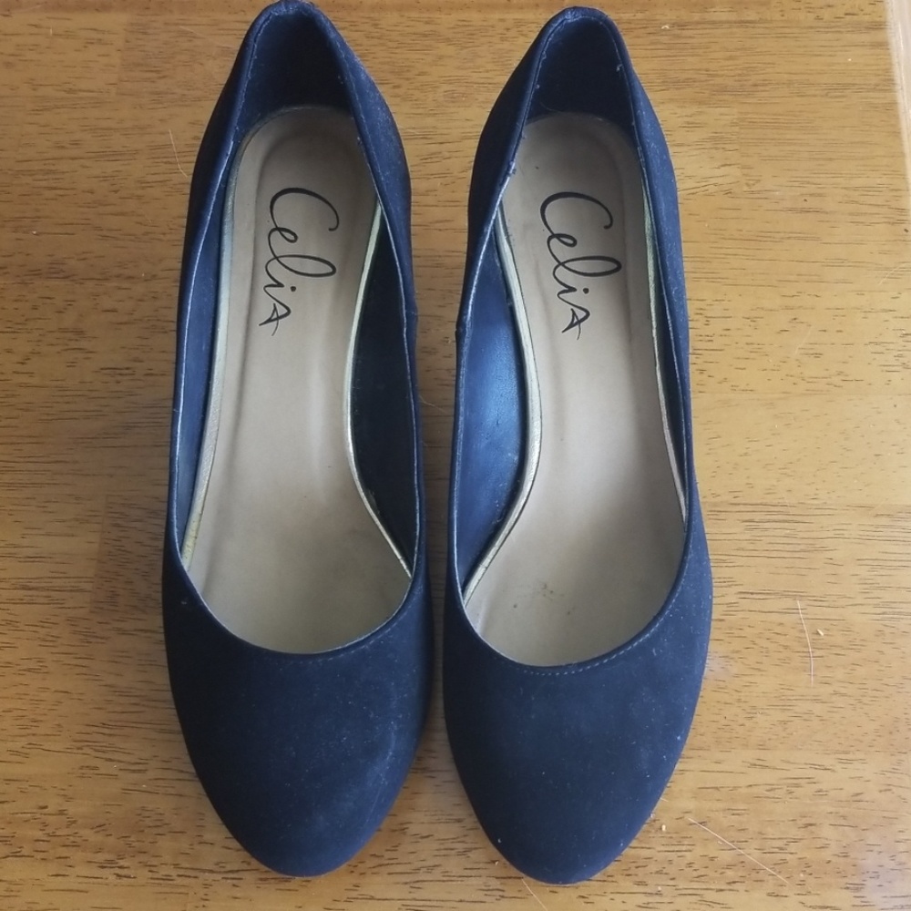 Celia Black round toe kitten heel